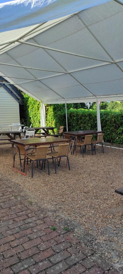 Garden Flat At The Infamous Piltdown Man Pub Fletching Exterior photo